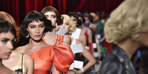 Watch the Moschino Spring/Summer Resort 2018 .